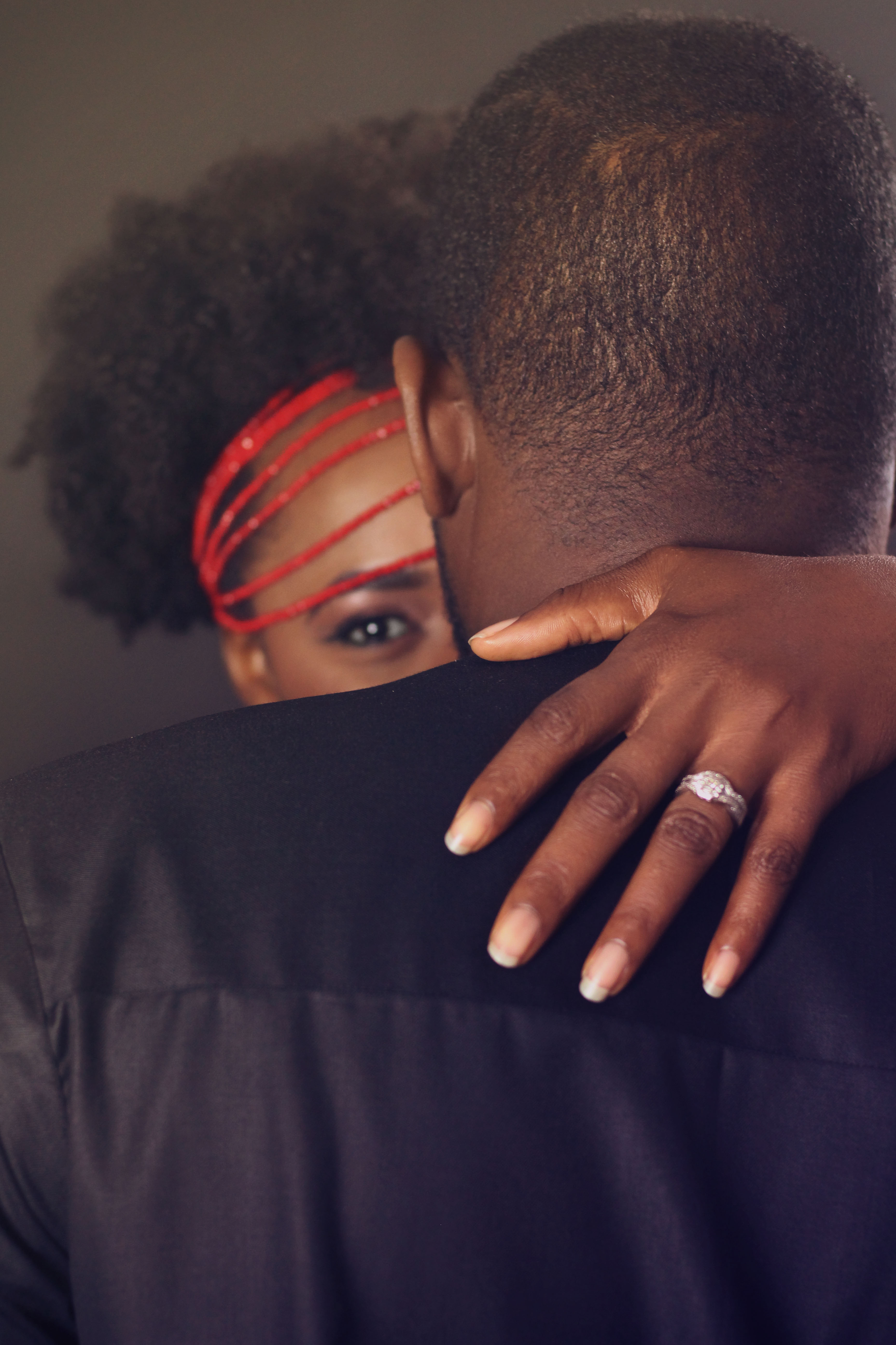 The Ring. Shoulder Peek.